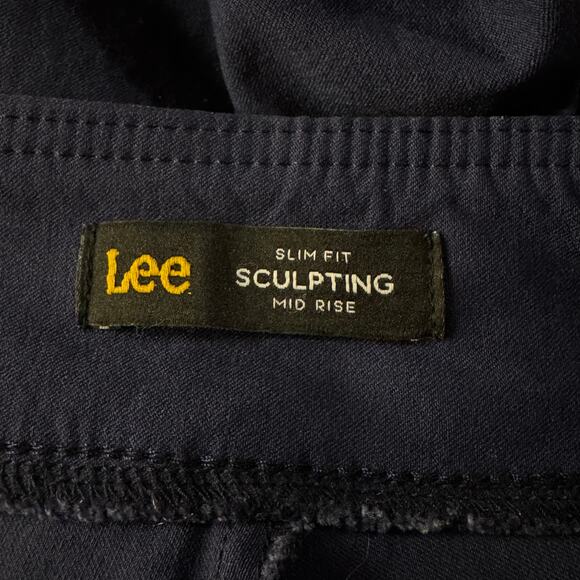 Lee SZ 14 Medium Slim Fit Sculpting Capris Mid-Rise Pull-On Stretch Pockets Blue - Picture 4 of 6